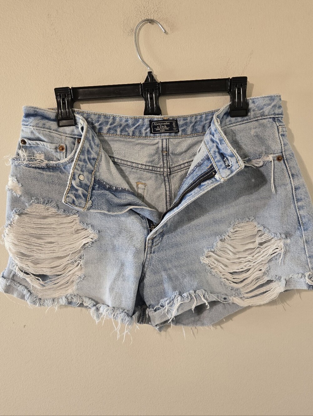 Abercrombie & Fitch Annie High Rise Distressed Denim Shorts Light WashSize 31/12 - Picture 4 of 9